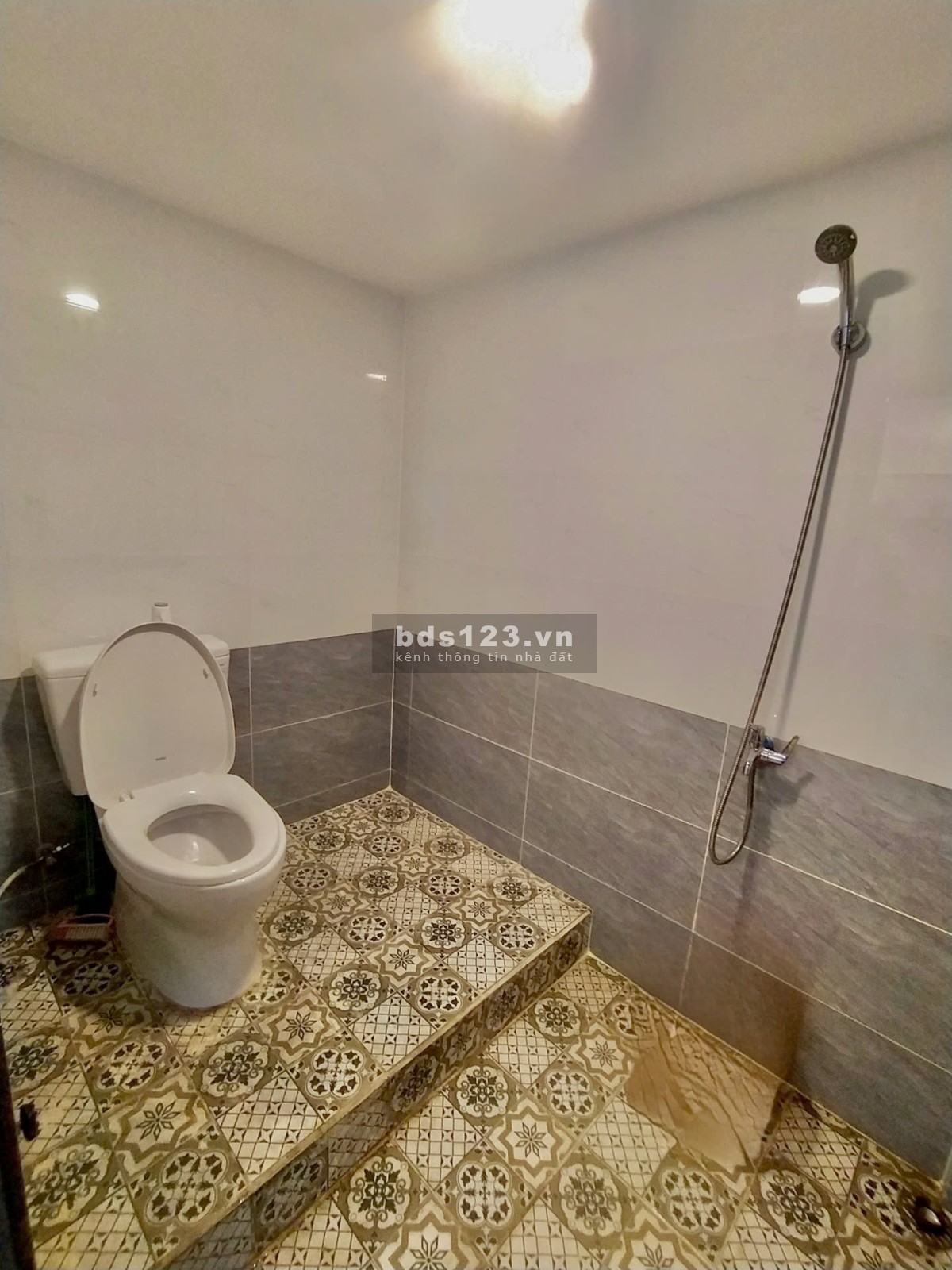 Bán gấp căn 1 trệt 1 lửng MT Nguyễn Trãi Quận 5 80m2 chỉ 2.6tỷ