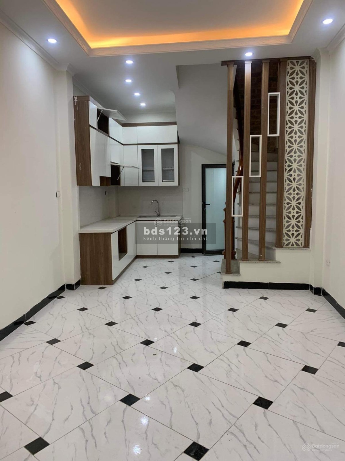 Cần bán nhà phố Tân Khai 25m2 xây 4 tầng, sổ đỏ riêng