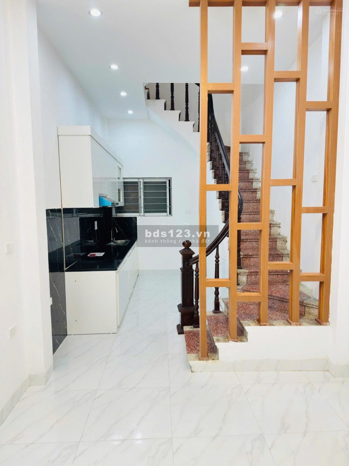 Bán nhà ngõ 3 gác - ô tô cách nhà 30m - 5 tầng đường Hoàng Mai, giá tốt nhất chỉ 5 tỷ