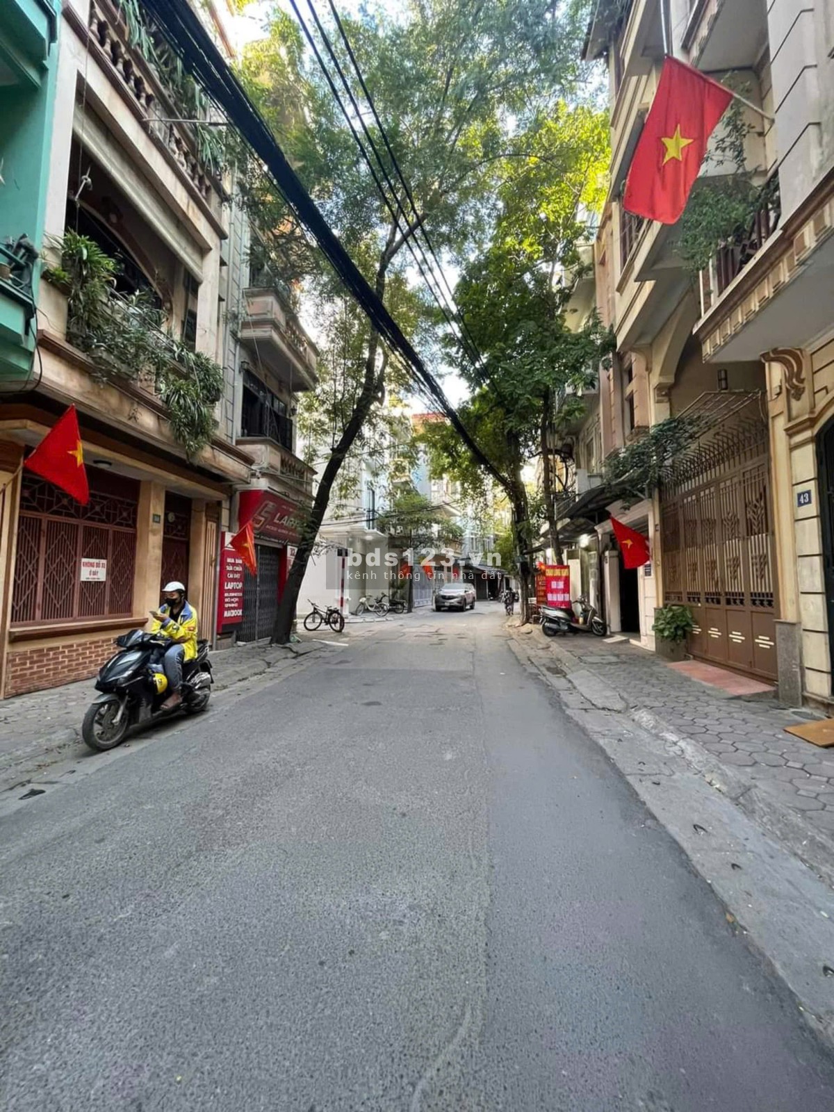 Bán nhà phố MINH KHAI 34m2, 5 tầng, Nhà Mới, Nở Hậu, Full Nội Thất, Ngõ Ba Gác, 20M Ra Ô Tô Tránh.