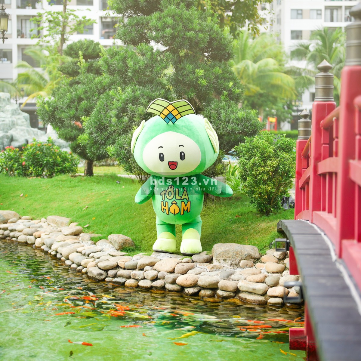 Bán gấp 2PN + 69m2, Giá sốc 2.65 tỷ, View Hồ Bơi, nội thất bếp rèm Vinhomes Grand Park Q9