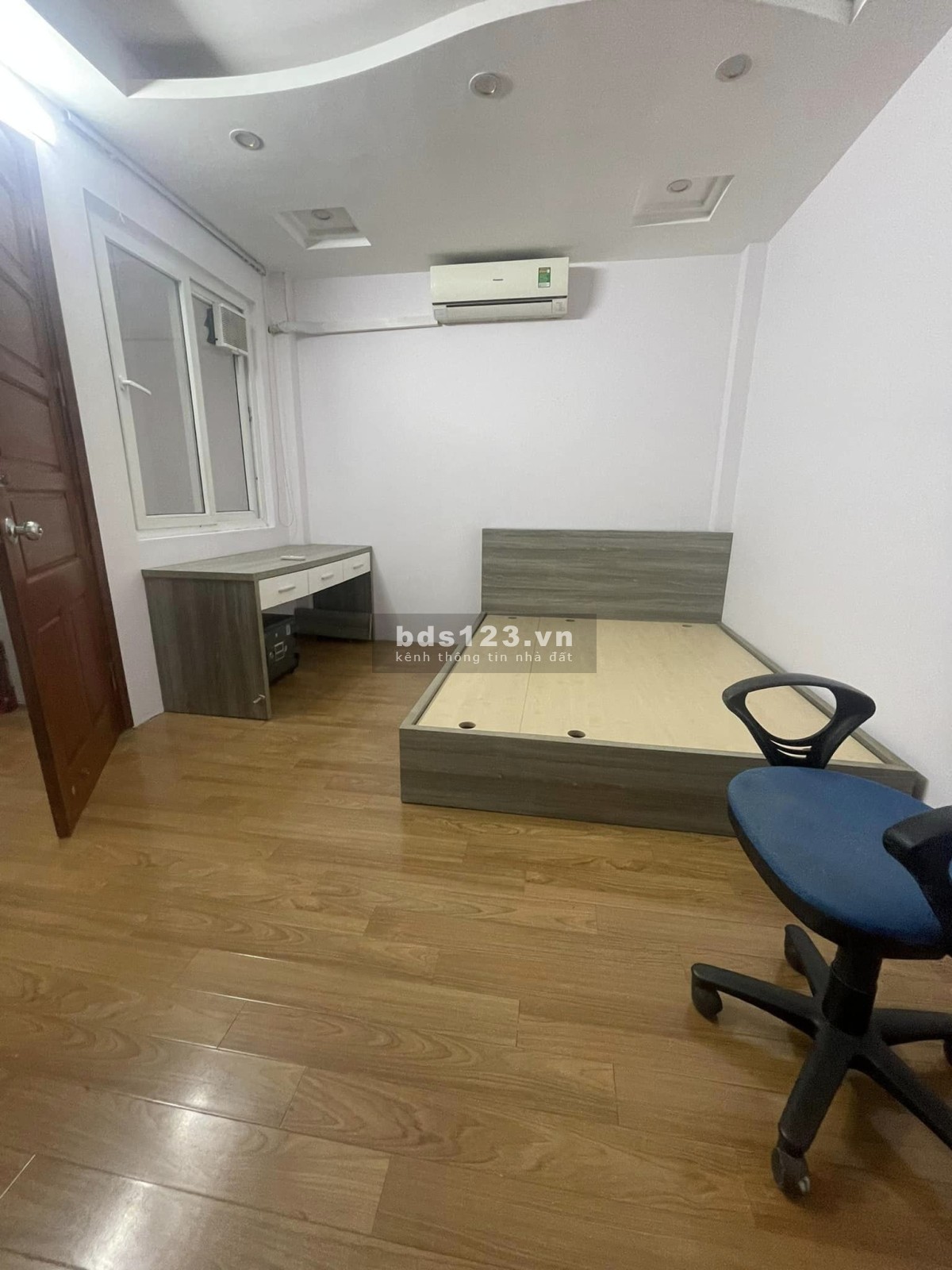 BÁN TẬP THỂ HOÀNG QUỐC VIỆT, CẦU GIẤY 3 NGỦ - Ô TÔ ĐỖ CỬA - 34/80m 3.TỶ