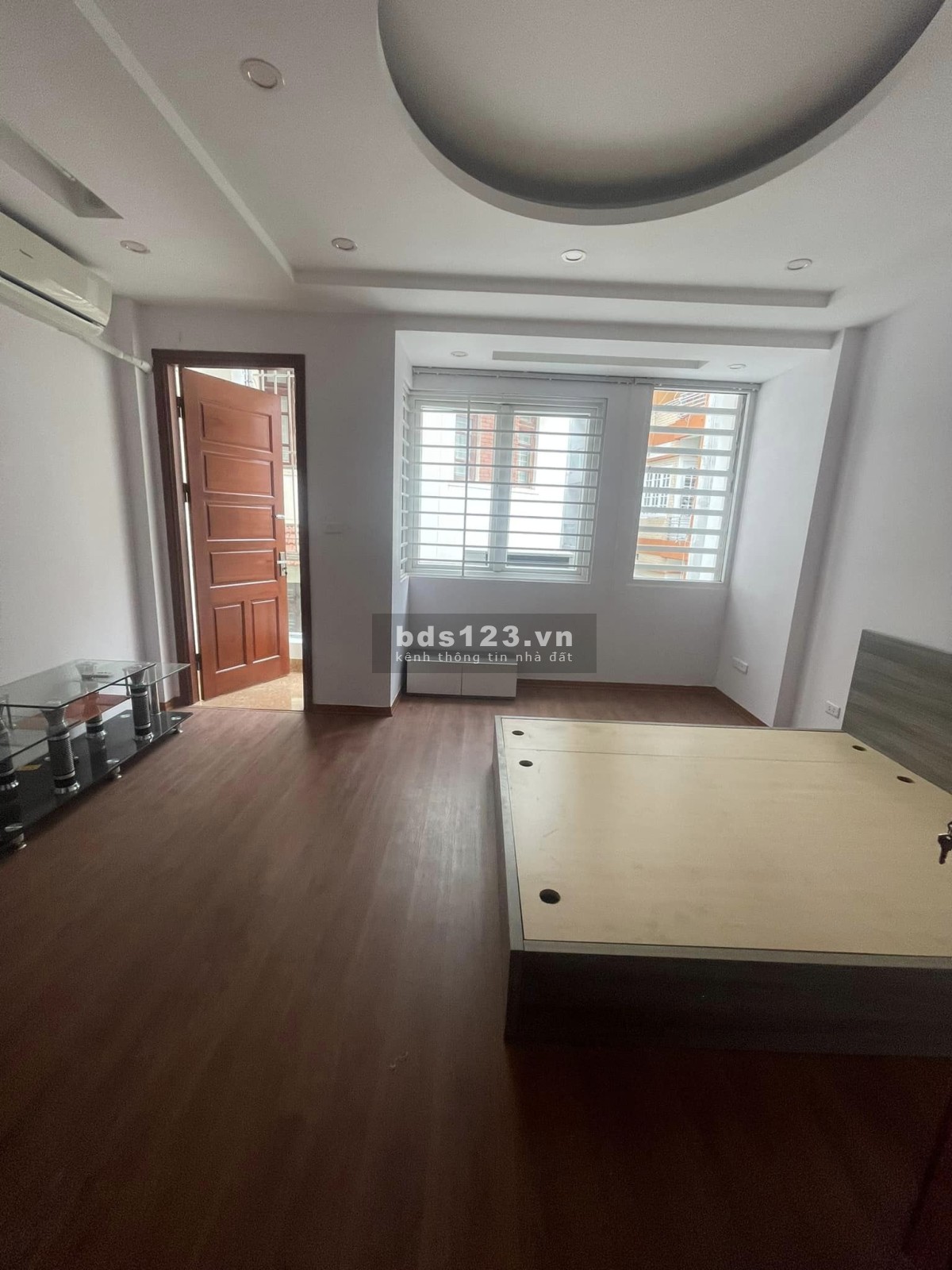 BÁN TẬP THỂ HOÀNG QUỐC VIỆT, CẦU GIẤY 3 NGỦ - Ô TÔ ĐỖ CỬA - 34/80m 3.TỶ
