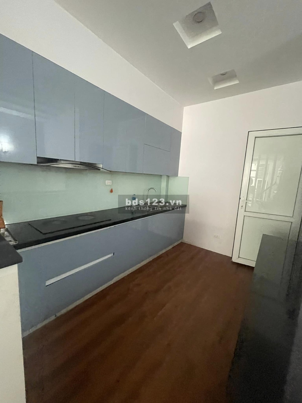 BÁN TẬP THỂ HOÀNG QUỐC VIỆT, CẦU GIẤY 3 NGỦ - Ô TÔ ĐỖ CỬA - 34/80m 3.TỶ