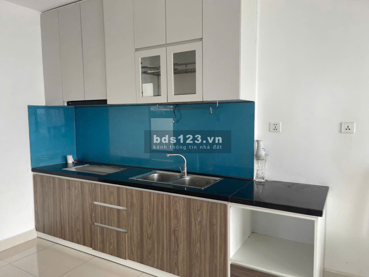 Bán gấp 2PN + 69m2, Giá sốc 2.65 tỷ, View Hồ Bơi, nội thất bếp rèm Vinhomes Grand Park Q9