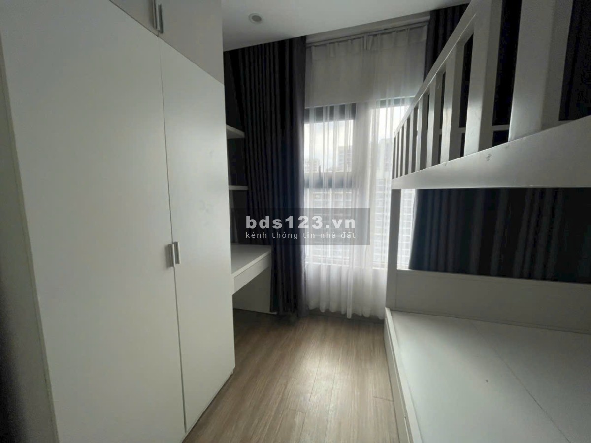 Bán gấp 2PN + 69m2, Giá sốc 2.65 tỷ, View Hồ Bơi, nội thất bếp rèm Vinhomes Grand Park Q9