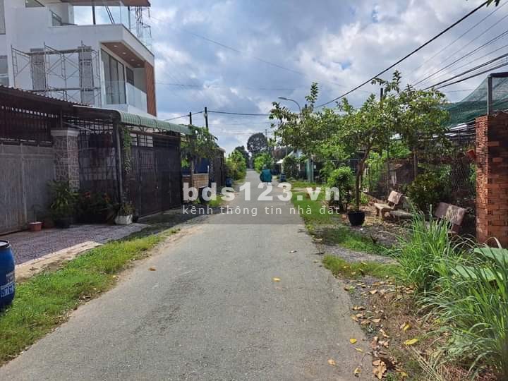 Cần tiền bán gấp lô đất mặt đường nhựa, full thổ cư, sổ hồng riêng giá 539 triệu
