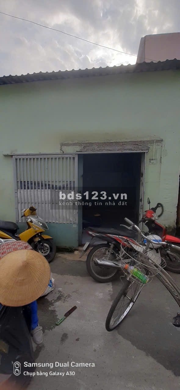 Cho thuê phòng trọ 30 m2, gần chợ, các trường học, nhà thờ Dĩ An, siêu thị BigC cách 1 km