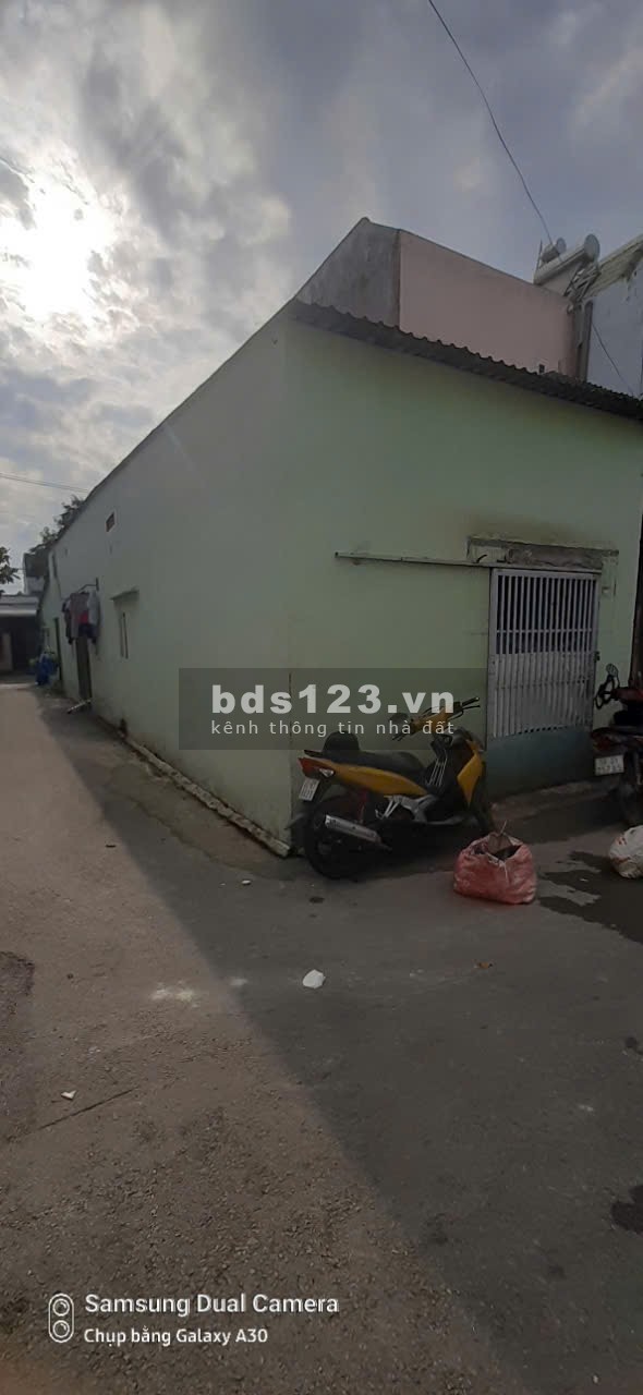 Cho thuê phòng trọ 30 m2, gần chợ, các trường học, nhà thờ Dĩ An, siêu thị BigC cách 1 km