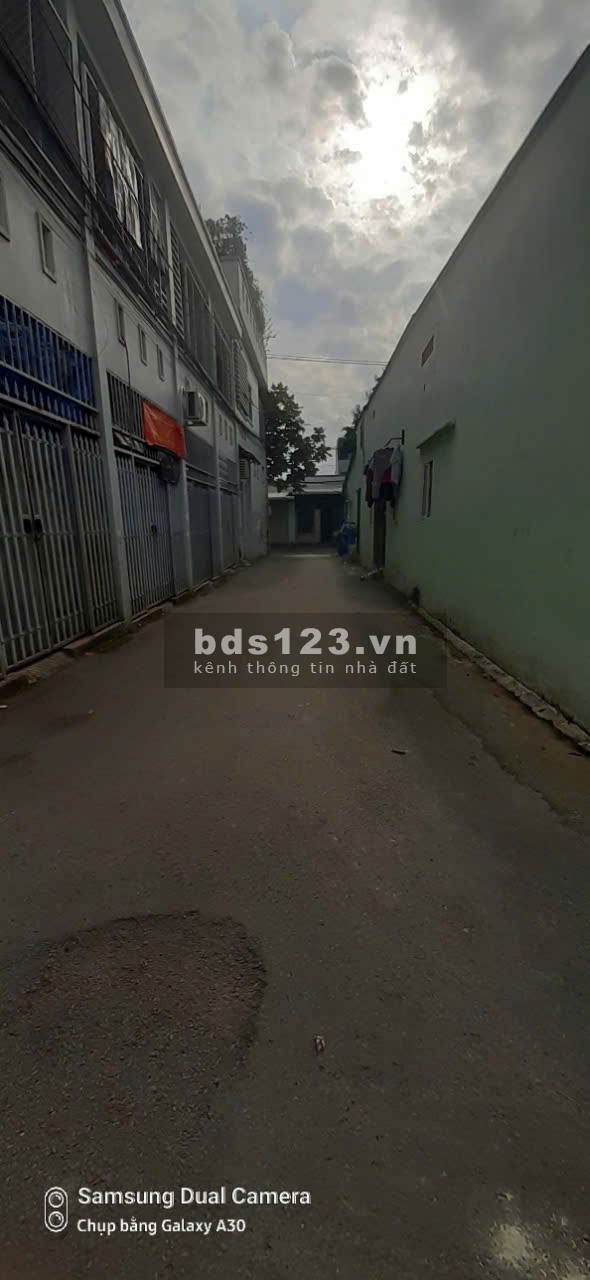 Cho thuê phòng trọ 30 m2, gần chợ, các trường học, nhà thờ Dĩ An, siêu thị BigC cách 1 km