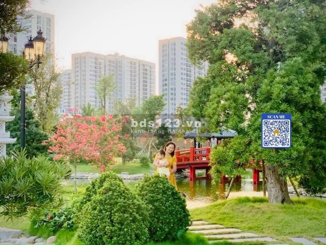 Bán gấp 2PN + 69m2, Giá sốc 2.65 tỷ, View Hồ Bơi, nội thất bếp rèm Vinhomes Grand Park Q9