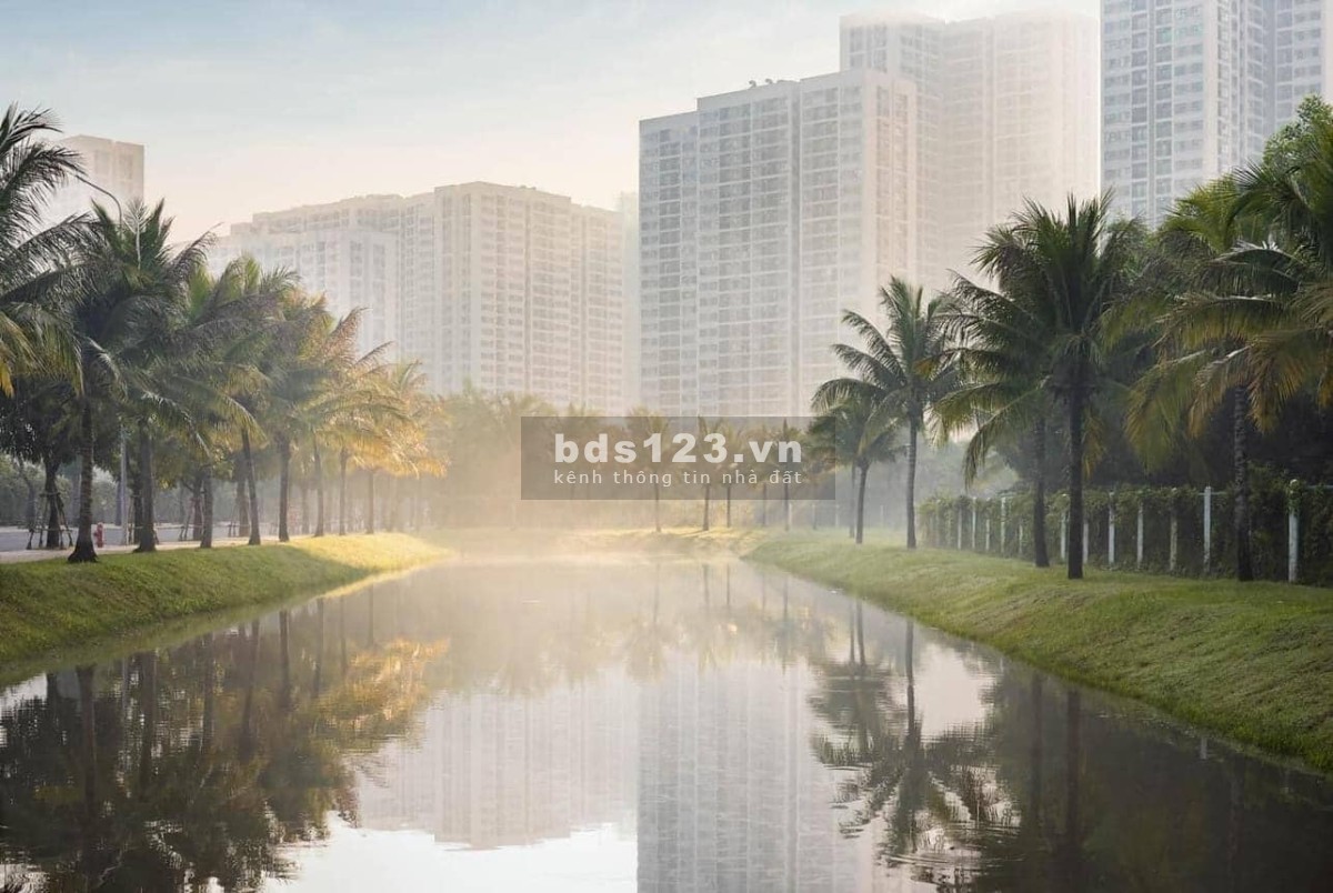 Bán gấp 2PN + 69m2, Giá sốc 2.65 tỷ, View Hồ Bơi, nội thất bếp rèm Vinhomes Grand Park Q9