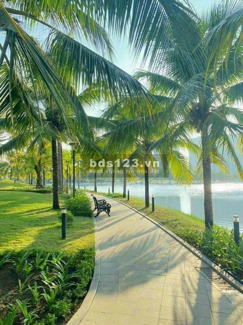 Bán gấp 2PN + 69m2, Giá sốc 2.65 tỷ, View Hồ Bơi, nội thất bếp rèm Vinhomes Grand Park Q9