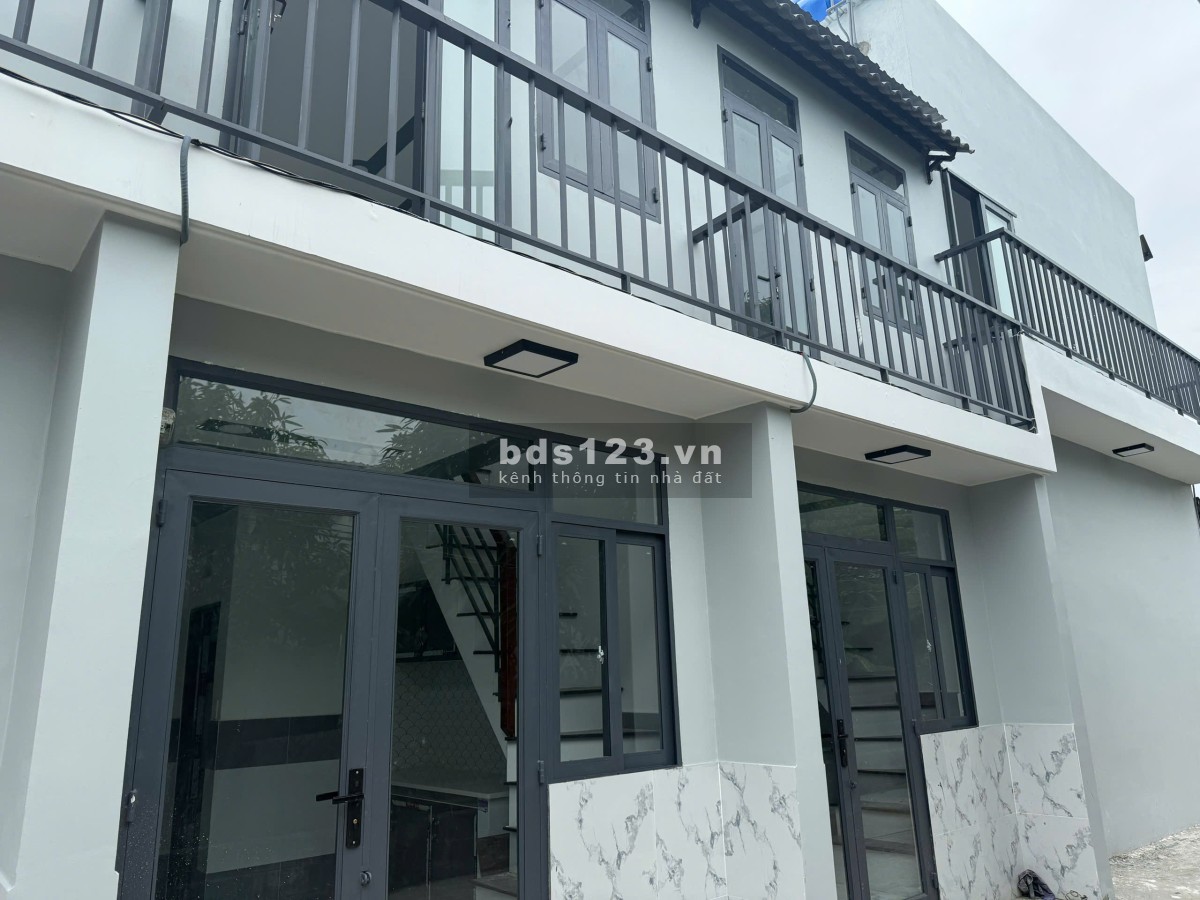Cần bán gấp căn nhà mới 1 trệt 1 lầu ngay ngã 3 Mỹ Hạnh chỉ với giá 450 triệu