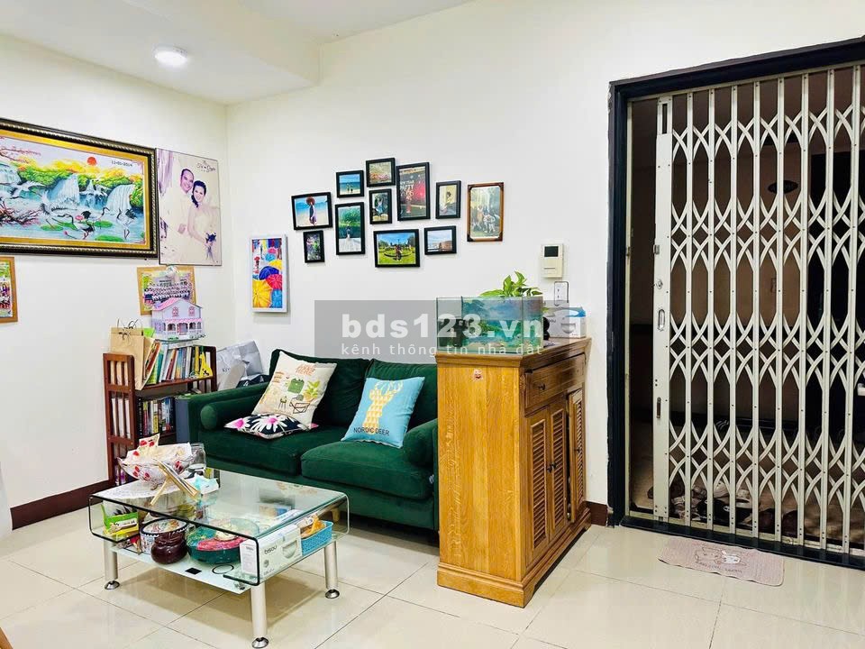 Chung cư Trương Quyền, Phường 6, Quận 3: 90m2, 2p ngủ, 1wc, 12tr