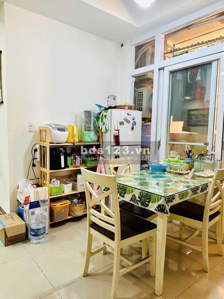Chung cư Trương Quyền, Phường 6, Quận 3: 90m2, 2p ngủ, 1wc, 12tr