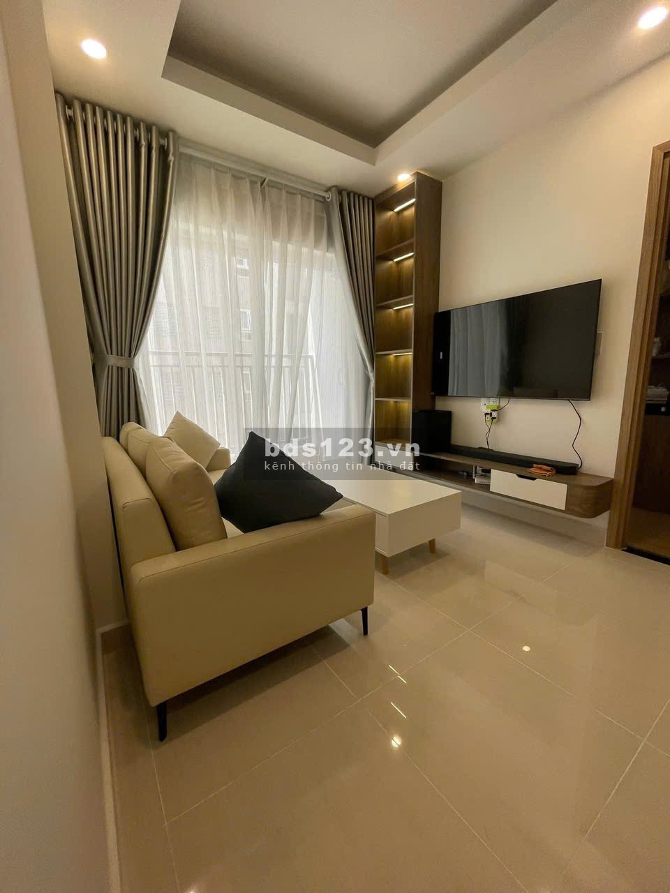 Cho thuê chung cư Hồ Hảo Hớn, Q1: 82m2. 2P Ngủ, 2WC 13tr/th