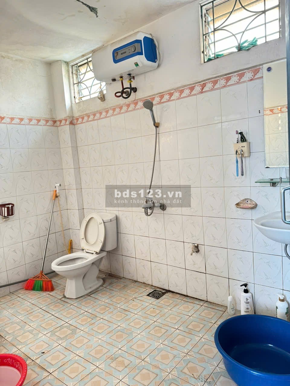 Bán nhà hai tầng tổ 5, TT Quang Minh, Mê Linh, HN. Chỉ việc xách vali về ở. DT 180m, giá 9,2 tỷ.