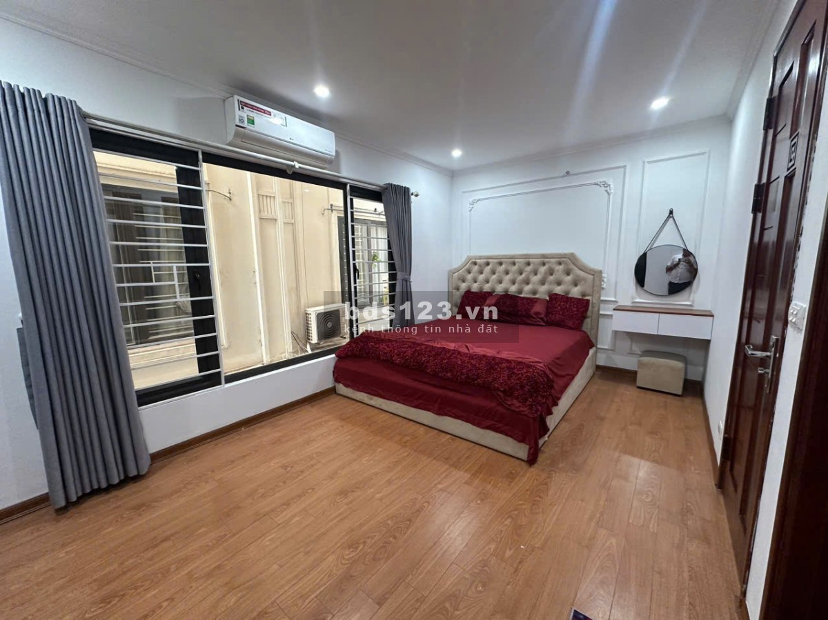 BÁN NHÀ BỒ ĐỀ - LONG BIÊN. 32m2, 5 tầng, 6,3 tỷ (Có thương lượng)