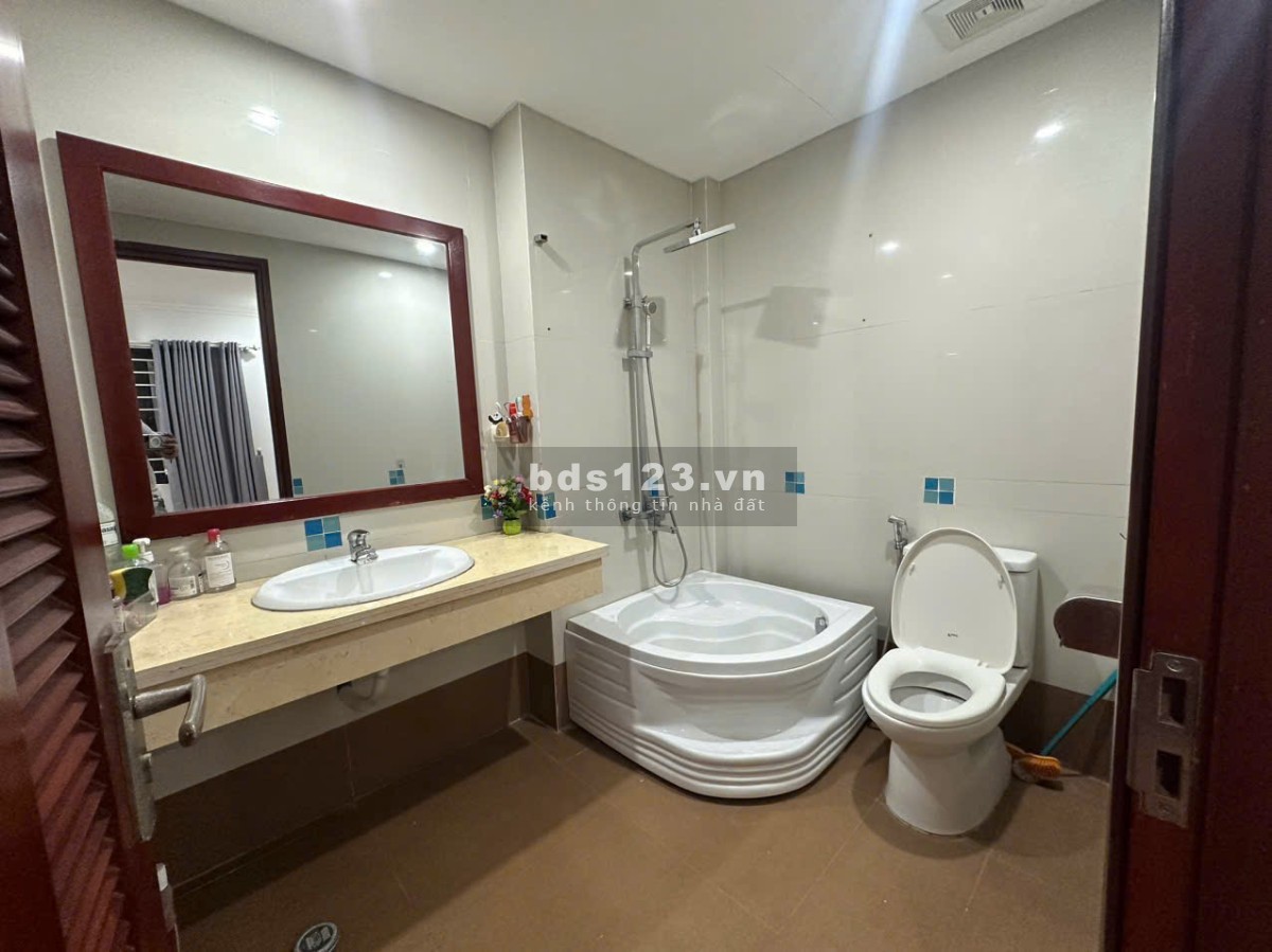 BÁN NHÀ BỒ ĐỀ - LONG BIÊN. 32m2, 5 tầng, 6,3 tỷ (Có thương lượng)