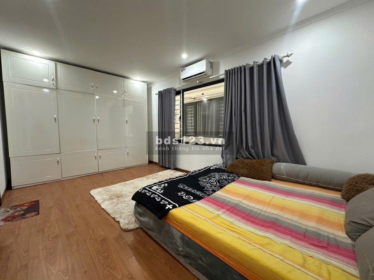 BÁN NHÀ BỒ ĐỀ - LONG BIÊN. 32m2, 5 tầng, 6,3 tỷ (Có thương lượng)