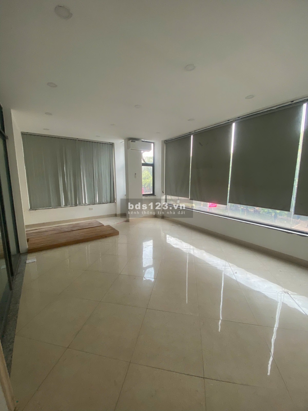 Nhà 2 mặt tiền, nhà 6 tầng mặt phố Tây Sơn, có thang máy, diện tích mỗi sàn 45m2, giá 55tr/tháng