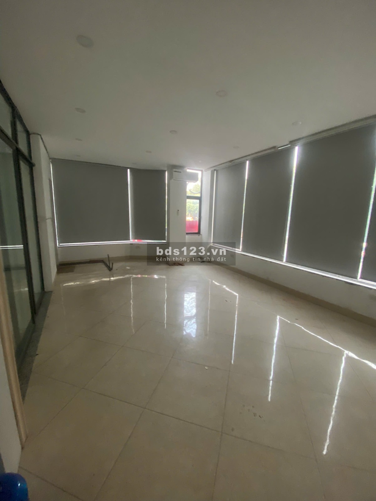 Nhà 2 mặt tiền, nhà 6 tầng mặt phố Tây Sơn, có thang máy, diện tích mỗi sàn 45m2, giá 55tr/tháng