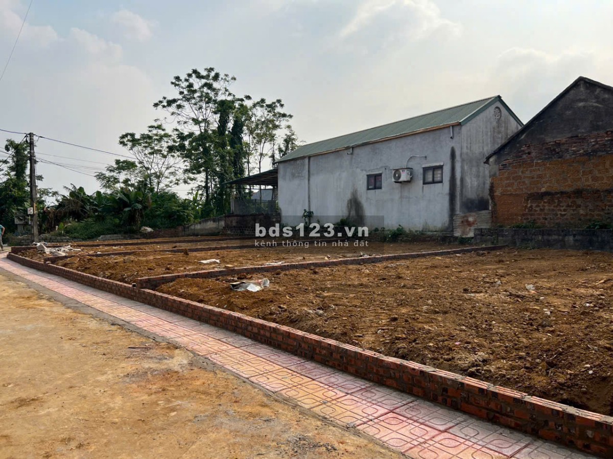 Lên 4 lô hoa hậu sát trục chính liên huyện, Hoà Thạch - Quốc Oai. Diện tích 100m2