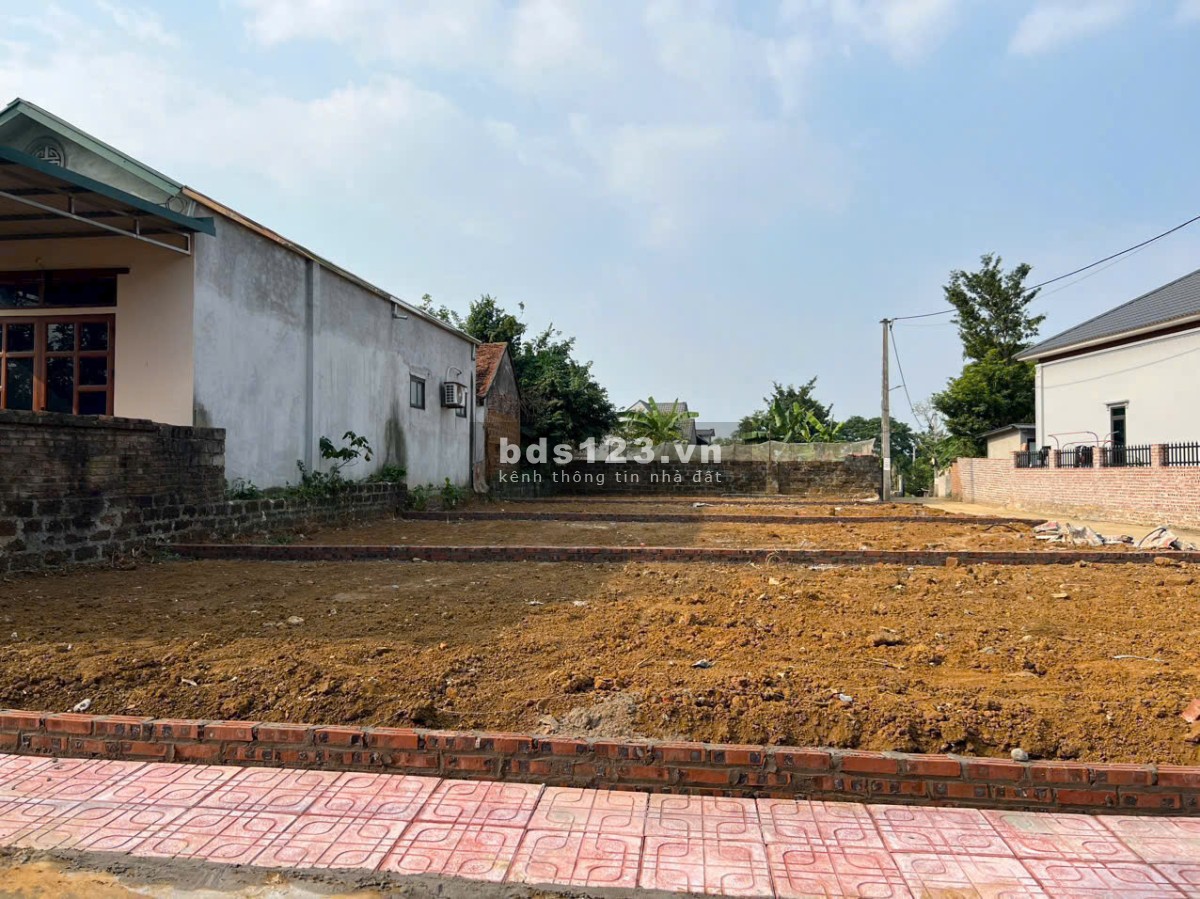 Lên 4 lô hoa hậu sát trục chính liên huyện, Hoà Thạch - Quốc Oai. Diện tích 100m2