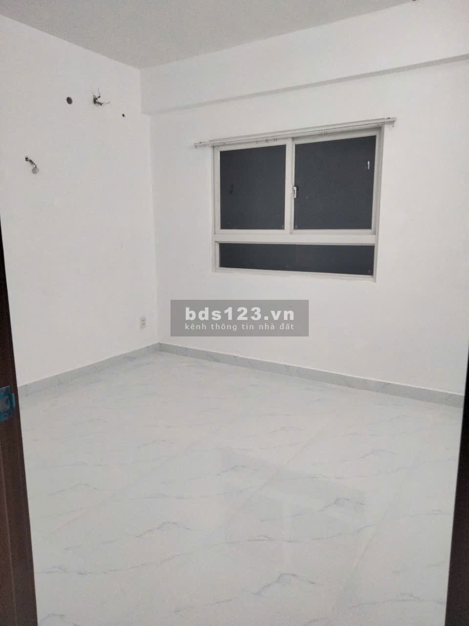 Bán shophouse Bình Tân Ehome 3 - 4 tỷ -96m2 - 1 trệt 1 lầu dòng tiền 12 triệu /tháng, sổ hồng riêng