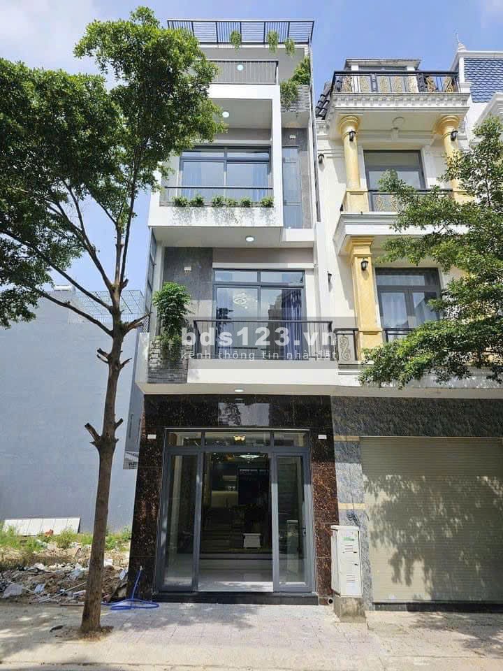 Bán gấp nhà ngay trung tâm Thuận An Bình Dương, 67,5m2, giá 2,9 tỷ