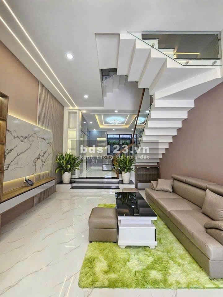 Bán gấp nhà ngay trung tâm Thuận An Bình Dương, 67,5m2, giá 2,9 tỷ