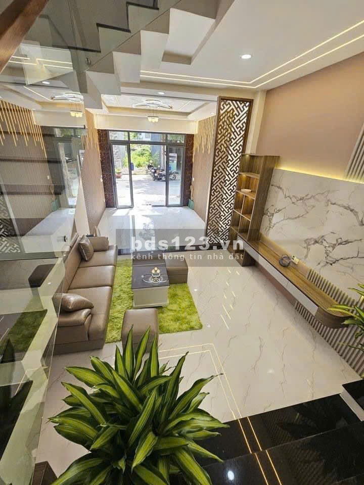 Bán gấp nhà ngay trung tâm Thuận An Bình Dương, 67,5m2, giá 2,9 tỷ