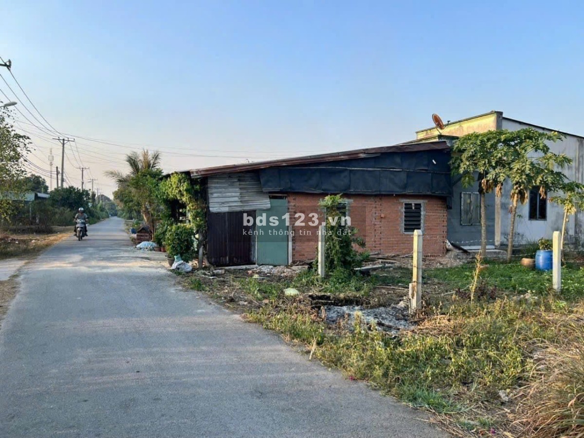 Đất chính chủ ở Tân Phú Trung, 90m2, đường nhựa, Giá 1tyxxx( có thương lượng)