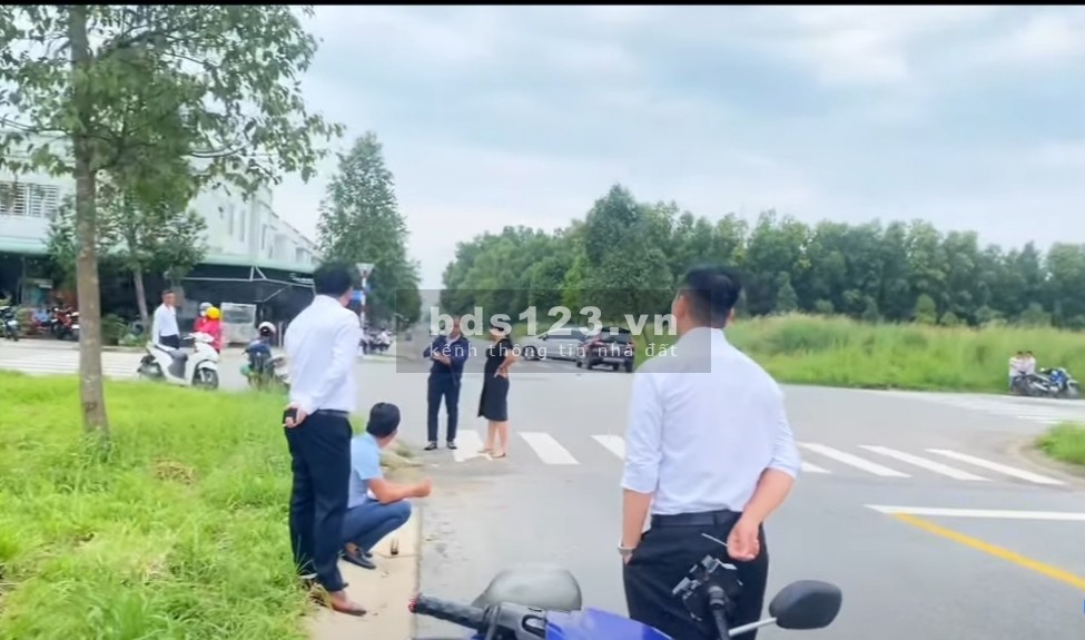 Cơ hội sở hữu nhà khi mua đất cho 50 khách hàng đầu tiên, đất chợ đêm Bầu Bàng, 150m giá chỉ 1 tỷ2x
