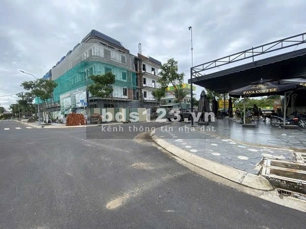 Đức Hòa New City với trung tâm thương mại và các tiện ích nội khu đã hoàn thiện 100%.