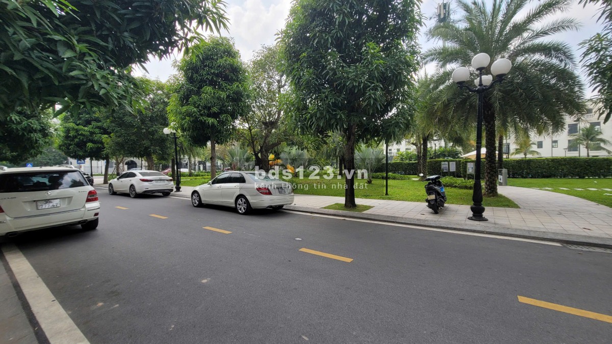 Shophouse xẻ khe, sổ lâu dài, gần công viên giá 18.5 tỷ Vin Gia Lâm, Hà Nội (0985941715)