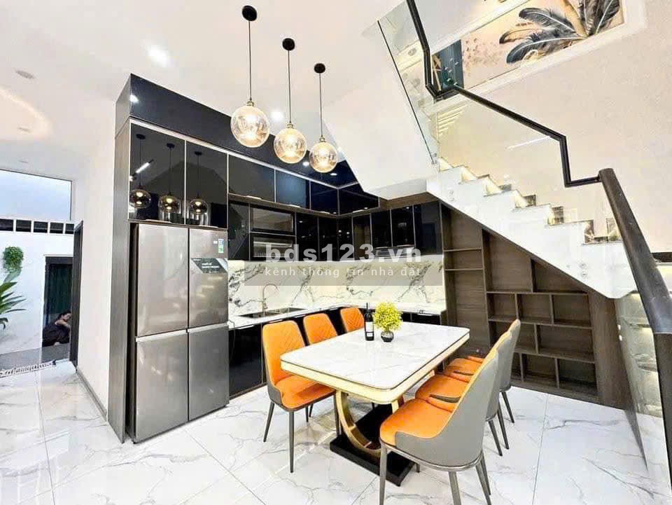 Bán nhà mặt tiền trung tâm Bình Dương, 67,5m2, 2 tỷ 9