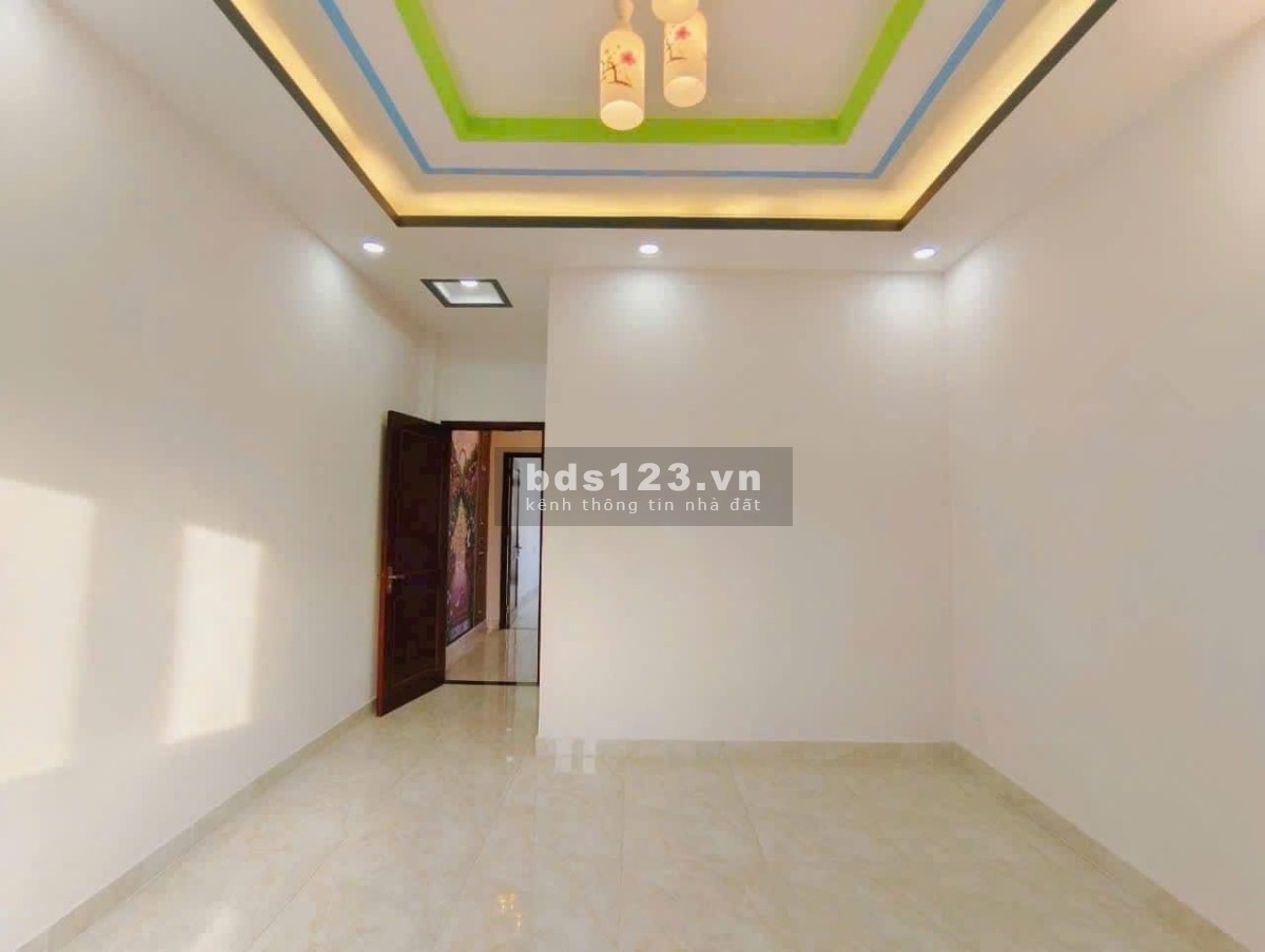Chính chủ cần bán căn nhà 1 trệt 2 lầu 3 phòng ngủ SHR Hoàn Công giá chỉ 2ty250