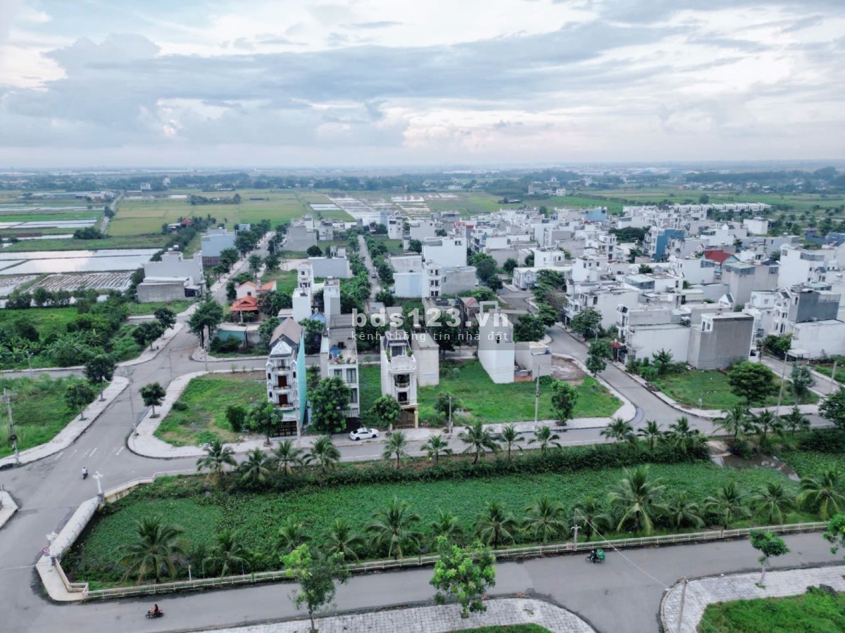 Chính chủ cần bán căn nhà 1 trệt 2 lầu 3 phòng ngủ SHR Hoàn Công giá chỉ 2ty250