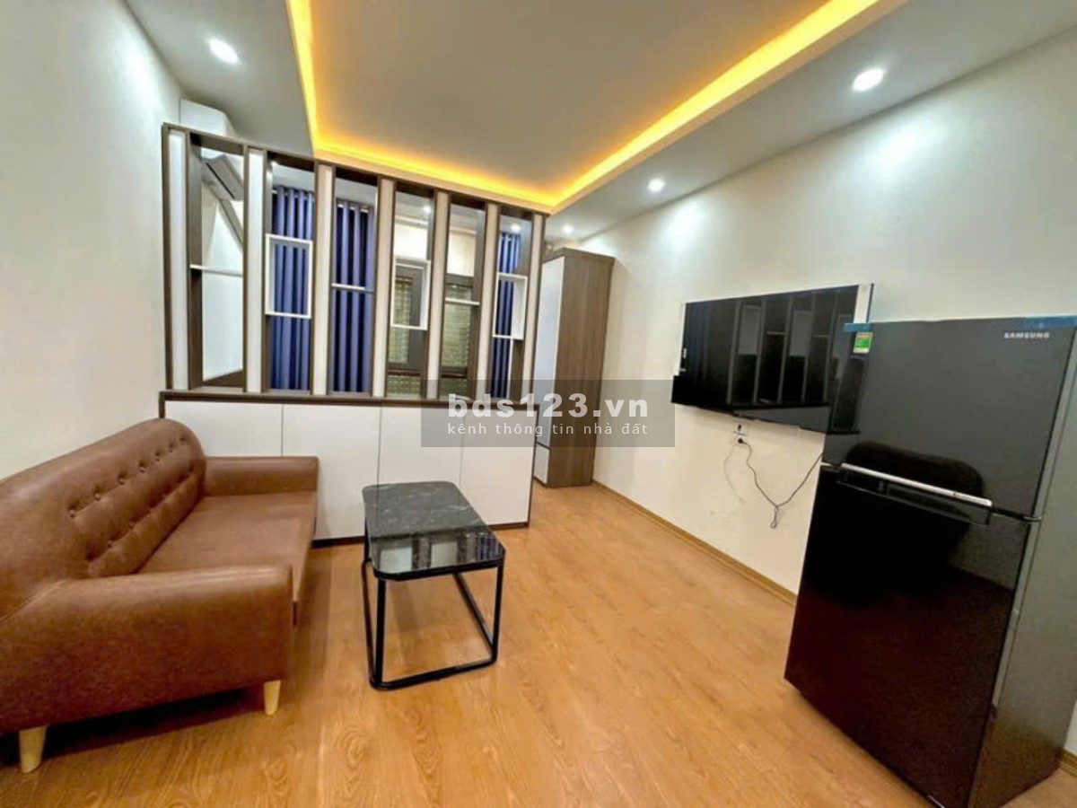 Cơ hội vàng - Bán nhà mặt phố đường Láng, 6 tầng, giá 7.8 tỷ