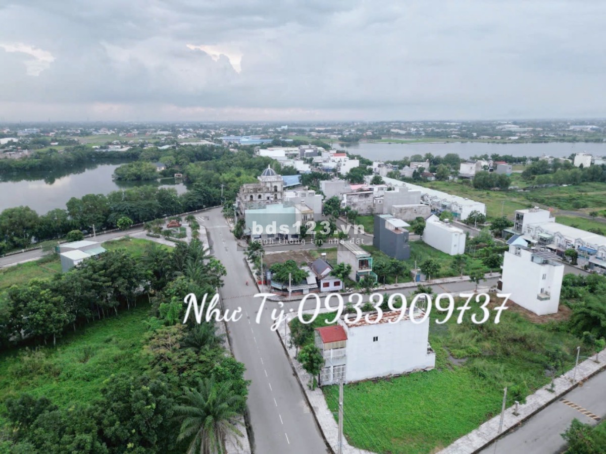 Chính chủ cần bán căn nhà 1 trệt 2 lầu 3 phòng ngủ SHR Hoàn Công giá chỉ 2ty250