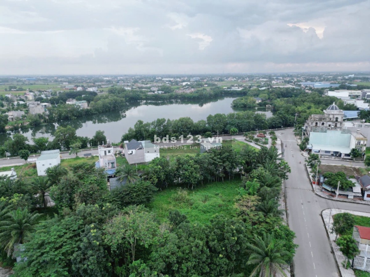 Chính chủ cần bán căn nhà 1 trệt 2 lầu 3 phòng ngủ SHR Hoàn Công giá chỉ 2ty250