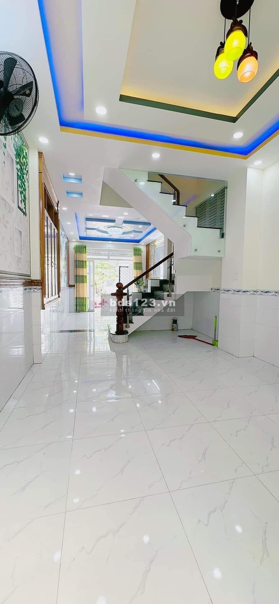 Chính chủ cần bán căn nhà 1 trệt 2 lầu 3 phòng ngủ SHR Hoàn Công giá chỉ 2ty250