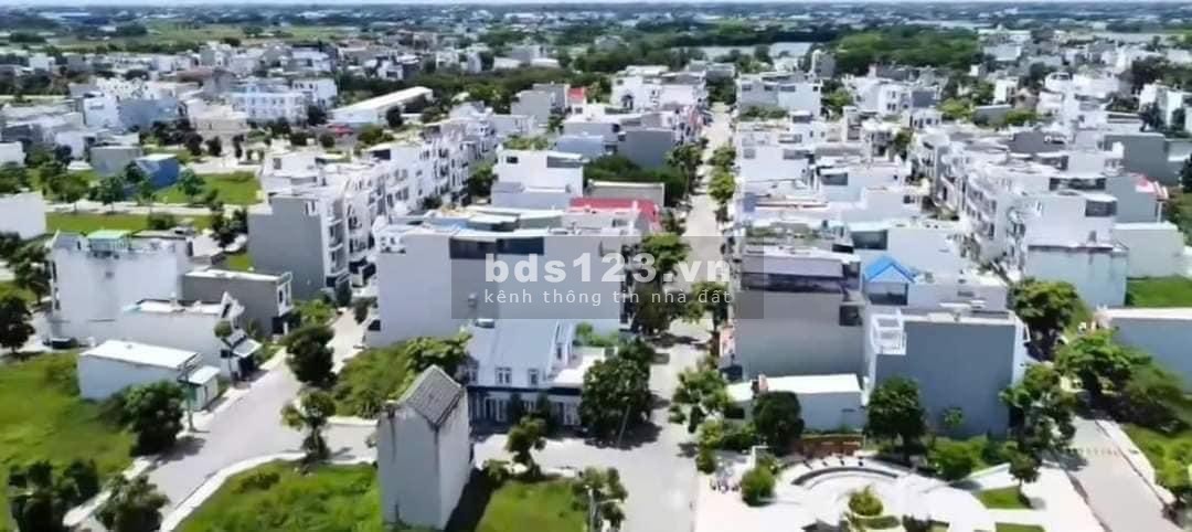 Chủ kẹt tiền cần bán gấp lô đất trong Khu Dân Cư đông kín 5x20 giá chỉ 1ty4