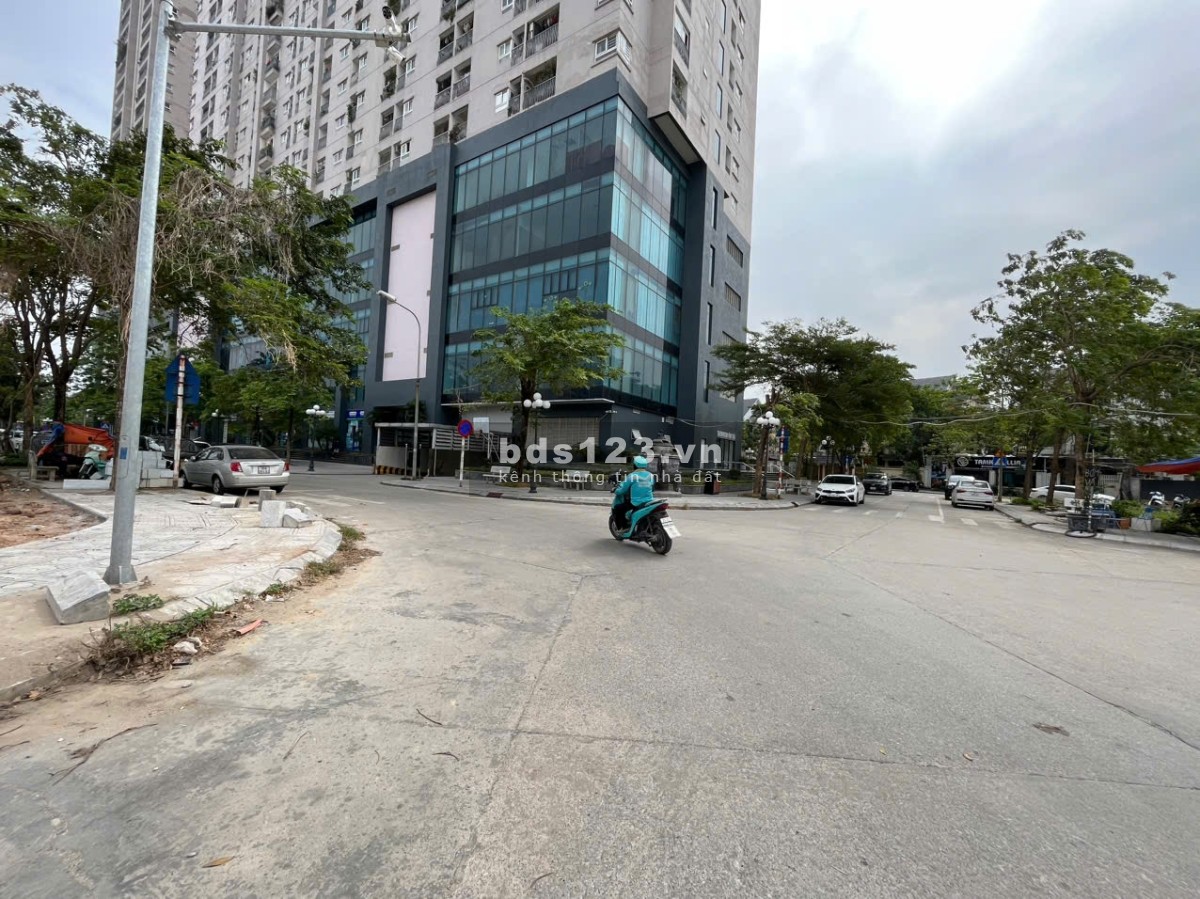 Bán nhanh Shophouse Tầng 1 Gemek Tower 1 đang sẵn nguồn tiền 15tr/tháng