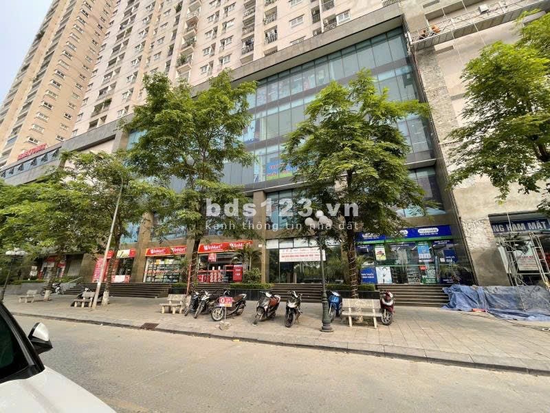 Bán nhanh Shophouse Tầng 1 Gemek Tower 1 đang sẵn nguồn tiền 15tr/tháng