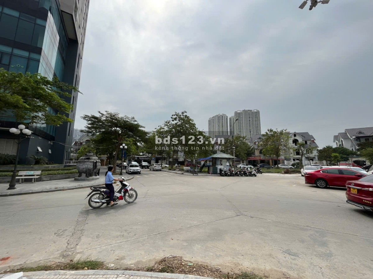 Bán nhanh Shophouse Tầng 1 Gemek Tower 1 đang sẵn nguồn tiền 15tr/tháng