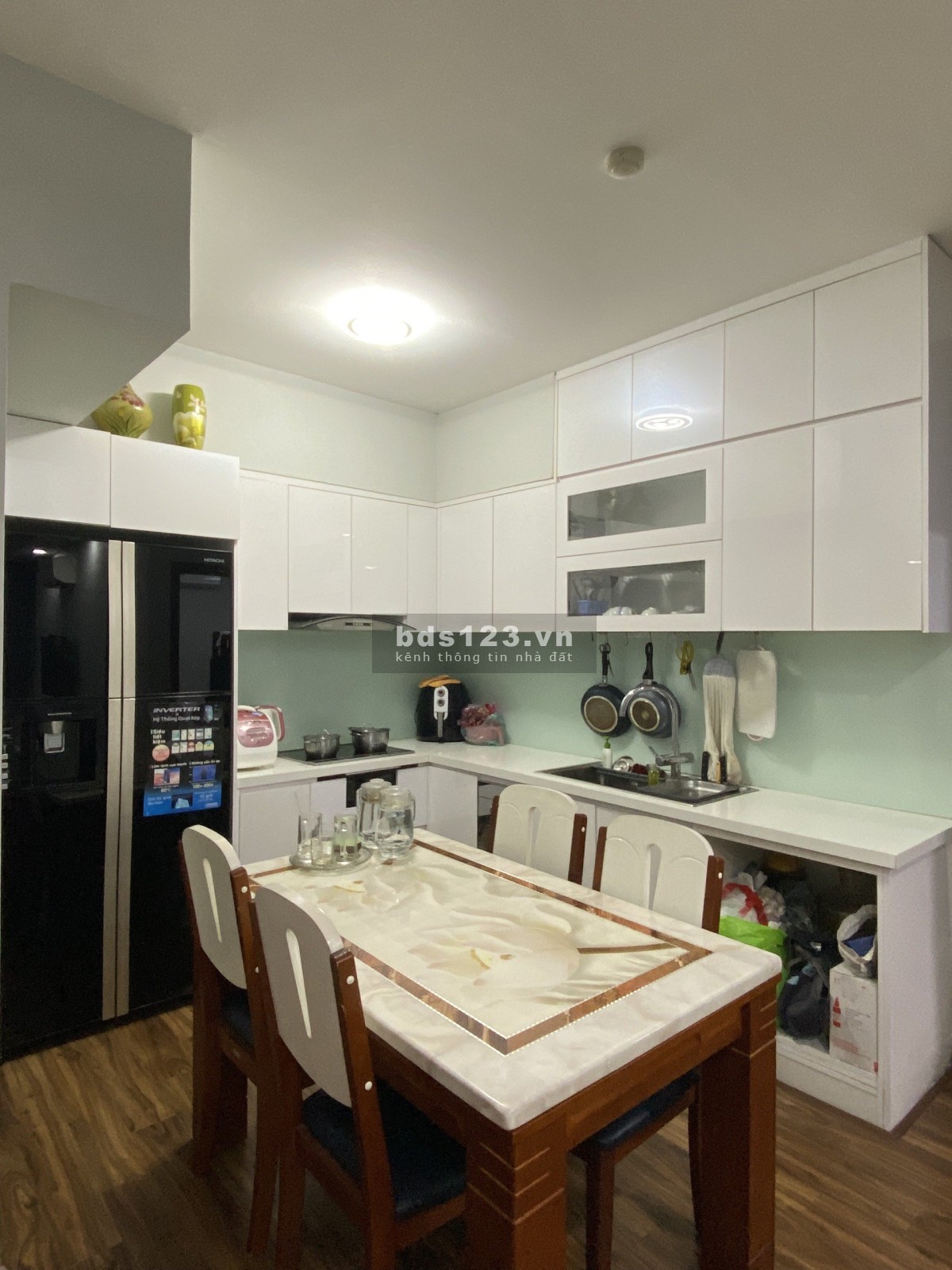 Gia đình cần bán CH Âu Cơ Tower 74,1m2, 2pn, 2wc, có bancon, có sổ hồng. Giá thật: 2.75 tỷ TL