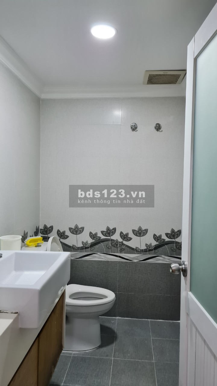 Gia đình cần bán CH Âu Cơ Tower 74,1m2, 2pn, 2wc, có bancon, có sổ hồng. Giá thật: 2.75 tỷ TL